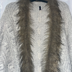 Pinklicious Boutique Bat Sleeve Style Faux Fur Cream Color Open Cardigan‎ Sz 1X